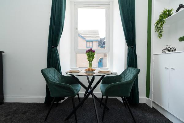 The photo shows the Studio flat in Dundee located in the city of Dundee.
