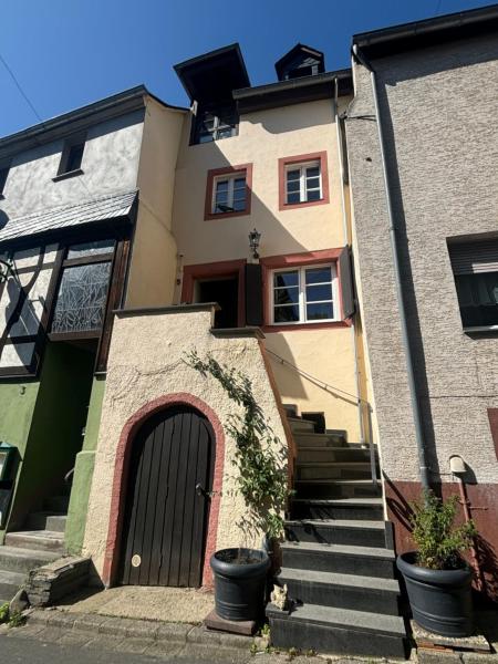 Auf dem Foto ist das Objekt Fuchsbau in der Stadt Lieser zu sehen.