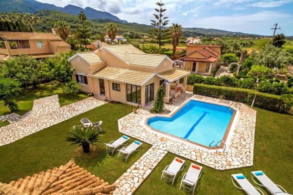 Na zdjęciu widoczny jest obiekt Villa Almyros by Villa Plus położony w mieście Almiros Beach.