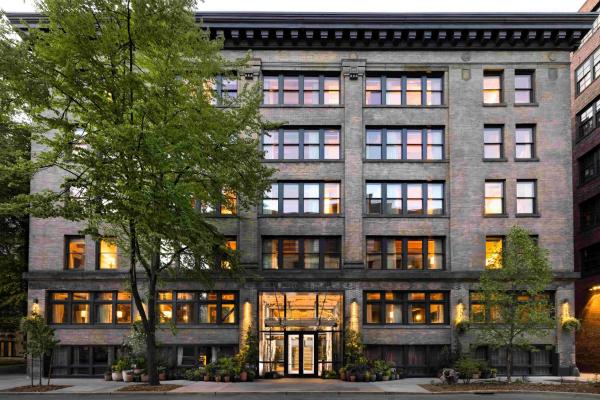 Na zdjęciu widoczny jest obiekt Populus Seattle położony w mieście Seattle.