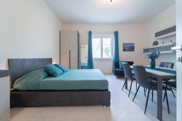 写真にはアルゲーロ市にあるSmart Rooms Apartmentsが写っています。