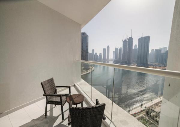 A la foto es mostra l'objecte Stunning Canal View with Balcony situat a la ciutat de Dubai.