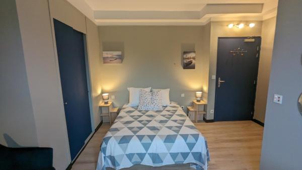 На фото показан объект Chambre d'hôtel double, расположенный в городе Perrignier.