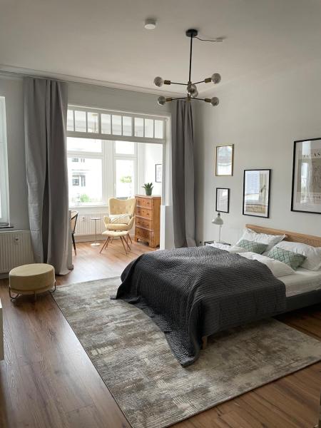 På billedet ses objektet Grosse Design-Wohnung im beliebtesten Stadtteil beliggende i byen Bremen.