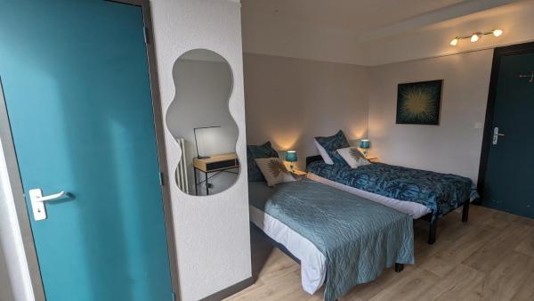 A la foto es mostra l'objecte Chambre d'hôtel twin situat a la ciutat de Lully.