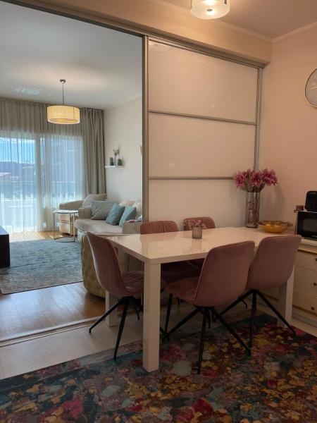 A la foto es mostra l'objecte Ekaterina2BD situat a la ciutat de Bečići.