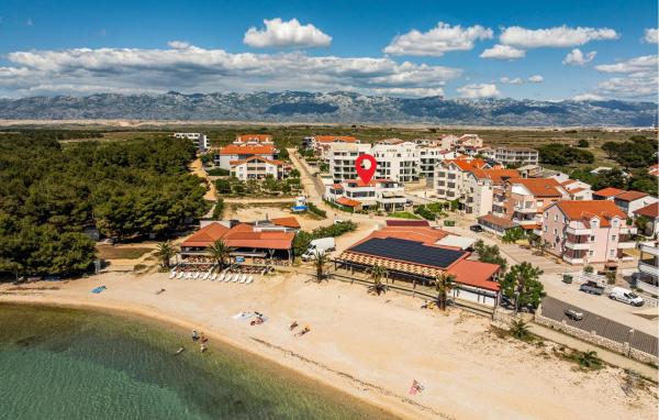 Nella foto è visibile l'oggetto Beach Front Apartment In Povljana situato nella città di Povljana (Pogliana).