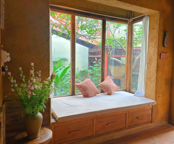 Op de foto is het object Đoài homestay Đường Lâm te zien, gelegen in de stad Thịnh Thôn.