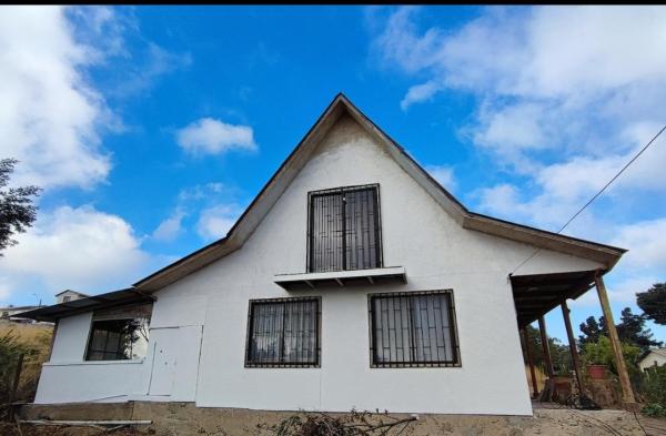 Na fotografii je vidět objekt Casa El Tabo nacházející se ve městě El Tabo.