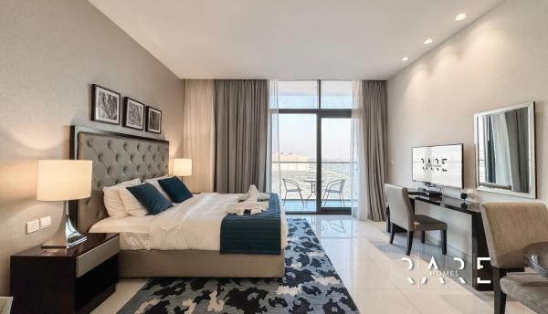 Na fotografii je vidět objekt Rare Holiday Homes - Desert View - Dubai South - Near Metro Station - Celestia - R767 nacházející se ve městě Dubaj.