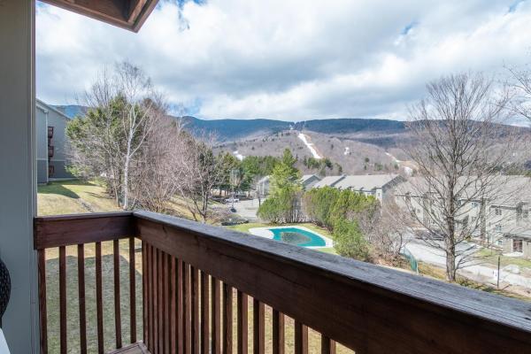 På billedet ses objektet 100 Snow Creek condo beliggende i byen Warren.
