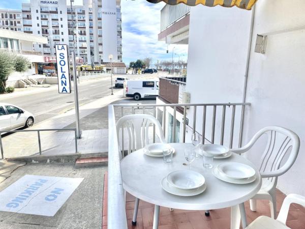 A la foto es mostra l'objecte La Solana situat a la ciutat de Roses.