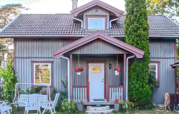 Na zdjęciu widoczny jest obiekt 5 Bedroom Cozy Home In Gotlands Tofta położony w mieście Gnisvärd.