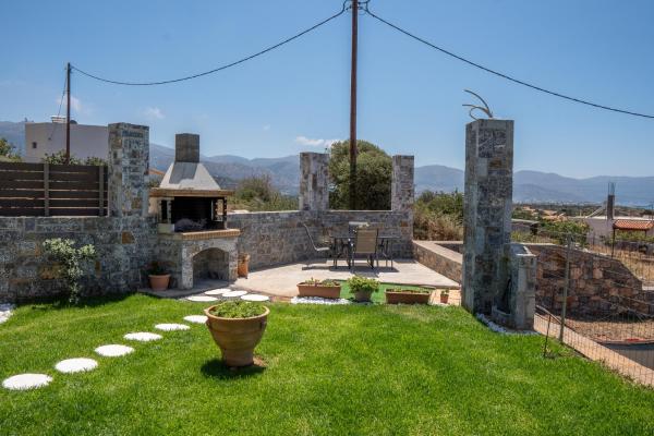 En la foto se muestra el objeto Villa Leandros Premium Suites ubicado en la ciudad de Kartsindanós.
