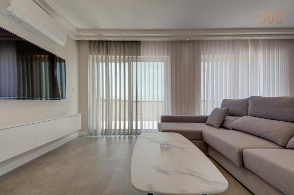 Nella foto è visibile l'oggetto Modern 2BR Penthouse with Terrace & Stunning Views by 360 Estates situato nella città di Nadur.