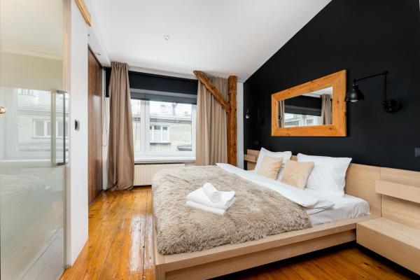Old Town Wooden Loft Apartment by BookingHost, Kraków