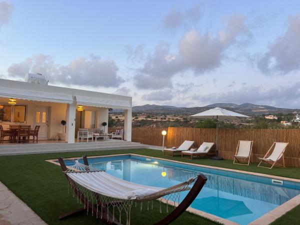 Villa Daphne - Coral Bay - Surrounded by Nature - Absolute Privacy, Pegeia