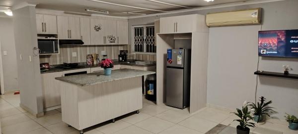Dolphin Terrace Holiday - Amanzimtoti