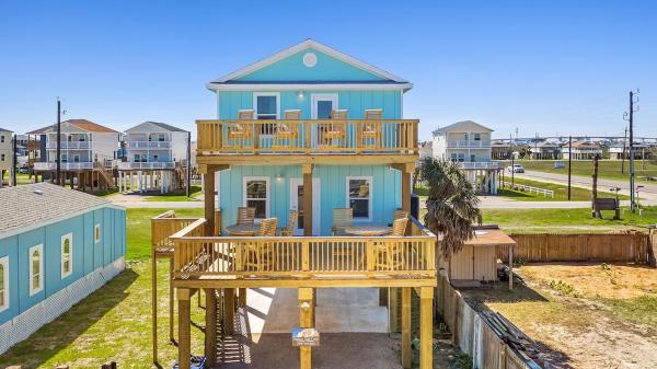 Spacious Surfside House One Minute To Beach - Freeport, TX