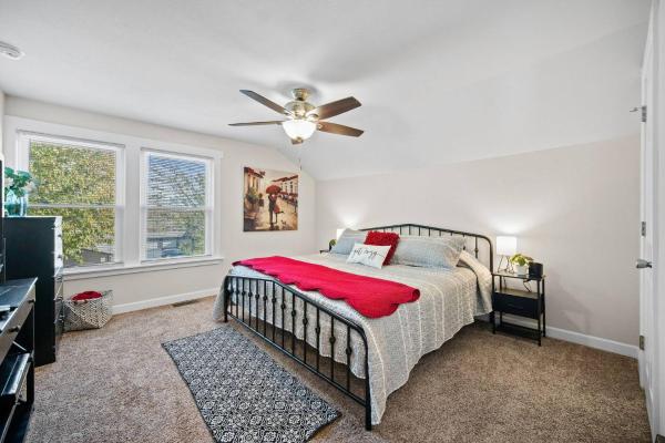 A la foto es mostra l'objecte Ingersoll Immersion: Your Urban 4BR Retreat! situat a la ciutat de Windsor Heights.