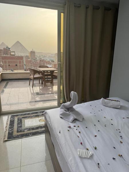 A la foto es mostra l'objecte home in the pyramids situat a la ciutat de El Caire.