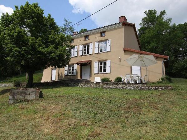 A la foto es mostra l'objecte Maison de campagne avec grande terrasse, près de Lavaudieu et accessible PMR - FR-1-582-217 situat a la ciutat de Salzuit.