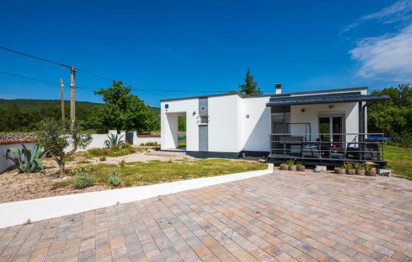 На фото показан объект Gorgeous Home In Koromacno With Wifi, расположенный в городе Stanišovi.