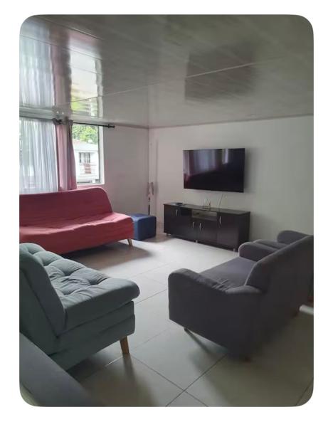 A la foto es mostra l'objecte Casa bonita ! Cerca al aeropuerto situat a la ciutat de Cali.