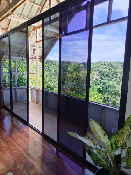 A la foto es mostra l'objecte Siquijor Hilltop House Near Cambugahay Falls situat a la ciutat de Ytaya.