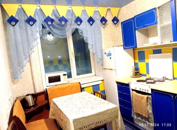 На фото показан объект 2-bedroom apartment on Auezov 5A, расположенный в городе Aqsū.