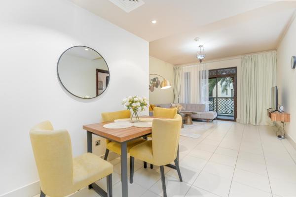 På billedet ses objektet Burjside Rehan Retreat-1BR near Dubai Mall beliggende i byen Dubai.