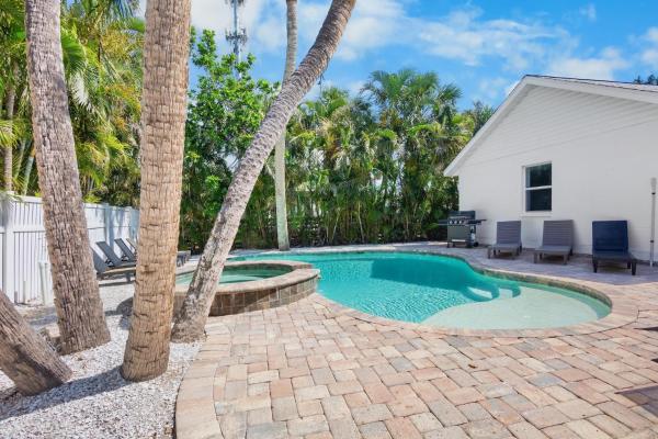 Island Mojo - Anna Maria, FL
