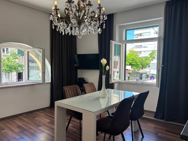 På bilden syns objektet MARTON & MARTINIS SUPERIOR APARTMENTS - spacious one-room apartments - excellent location within walking distance of Diocletian's Palace and Bacvice Beach - the best restaurants within walking distance som ligger i staden Split.