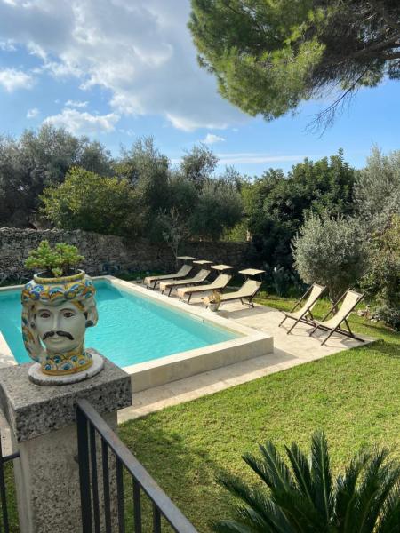 Na zdjęciu widoczny jest obiekt Villa Vela położony w mieście Carpinteri.