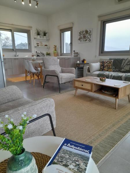 Na fotografii je vidět objekt Olive & Pinetree House nacházející se ve městě Kapedhes.