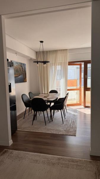 Skyline Retreat Fresku, Tirana