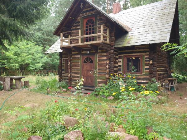 Na foto é possível ver o objeto Dzwonkarnia localizado na cidade de Esterka.