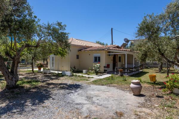 A la foto es mostra l'objecte olivensun bungalow 3 situat a la ciutat de Gythio.