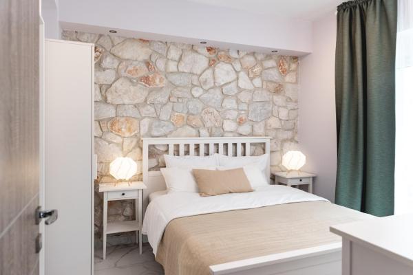 A la foto es mostra l'objecte Stay By the Sea Apartment situat a la ciutat de Hanioti.