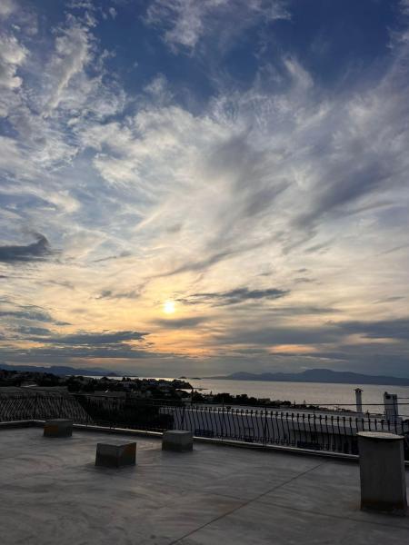 Na zdjęciu widoczny jest obiekt Vila with amazing view near the beach położony w mieście Vathí.