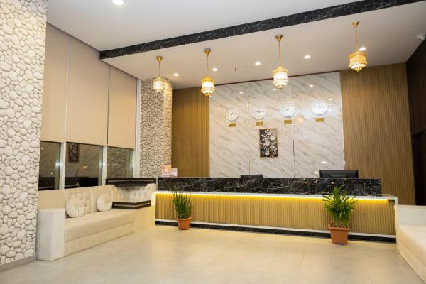 A la foto es mostra l'objecte برج رويال للشقق الفندقيه situat a la ciutat de Raysūt.