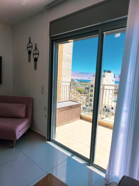 På billedet ses objektet Yam Suf Roof beliggende i byen Eilat.