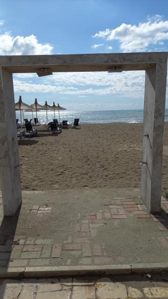 A la foto es mostra l'objecte MAR Tina situat a la ciutat de Golem.