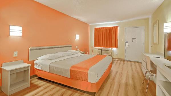 Na fotografii je vidět objekt Motel 6-Maple Shade Township, NJ - Philadelphia - Mt Laurel nacházející se ve městě Maple Shade.
