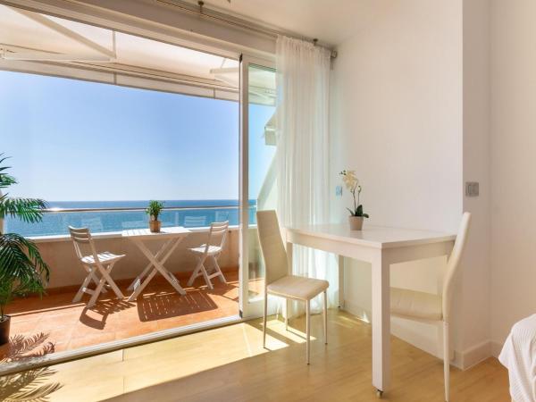 Foto 2: Studio on Bajondillo Beach with Sea Views