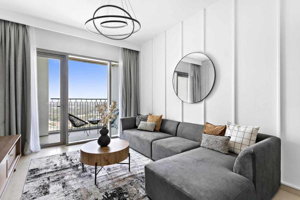 Na zdjęciu widoczny jest obiekt Silkhaus lavish 1BDR in new tower with pool & gym access położony w mieście Dubaj.