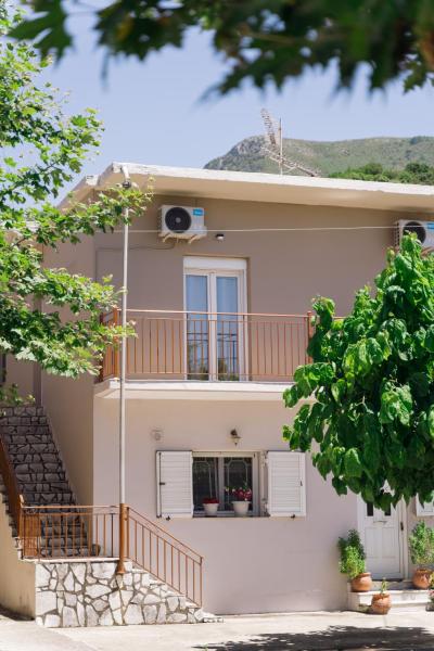 På billedet ses objektet Gima sis beliggende i byen Samonída.