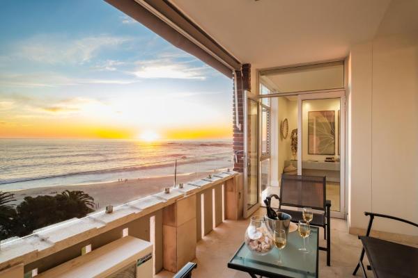 A la foto es mostra l'objecte Camps Bay Beachside 2bed w Sea View Cloud 9 situat a la ciutat de Camps Bay.