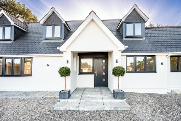 A la foto es mostra l'objecte NEW! Stunning & Modern 5 bedroom home with Parking & Garden - Excellent Location! situat a la ciutat de Saint Leonards.