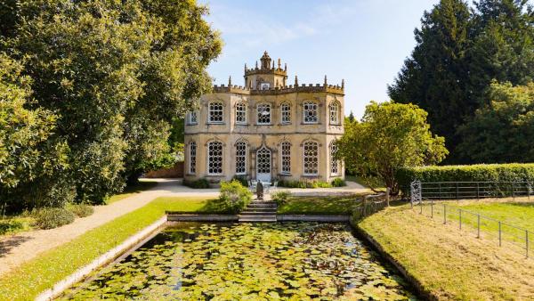 Na foto é possível ver o objeto The Orangery localizado na cidade de Cambridge.